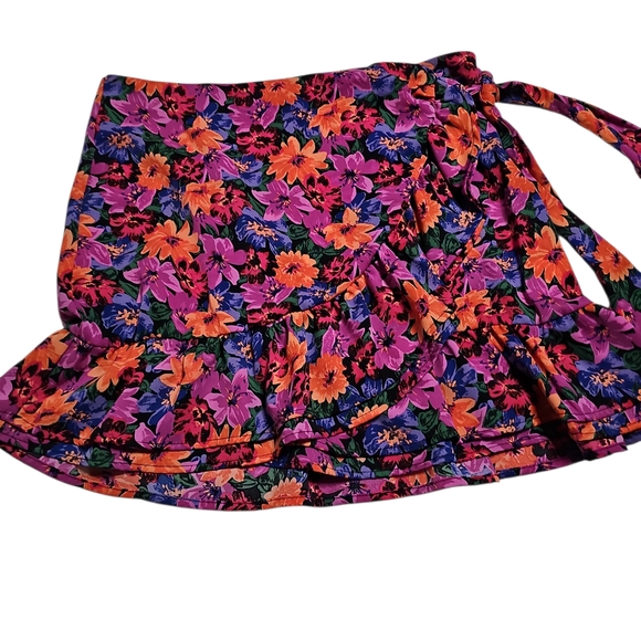 Molly Bracken Dresses & Skirts - Molly Bracken Floral Mini Skirt M